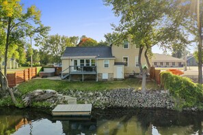 House | 4 bedrooms - Lazy River Villa - Hottub Fenced Yard Sleeps 11 (Oconto)