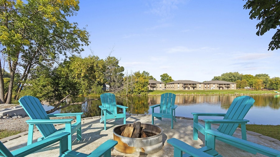 Lazy River Villa - Hottub Fenced Yard Sleeps 11