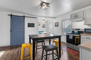 House | 5 bedrooms - Small Town Retreat- 5br- Movie Theater Room (Oconto)