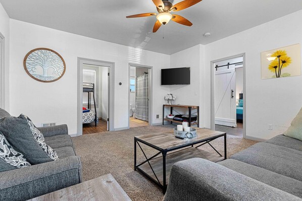 House | 5 bedrooms - Small Town Retreat- 5br- Movie Theater Room (Oconto)