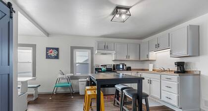 Small Town Retreat- 5br- Movie Theater Room