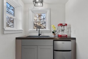 House | 5 bedrooms - Small Town Retreat- 5br- Movie Theater Room (Oconto)