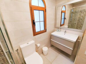 Chuveiro, secador de cabelo