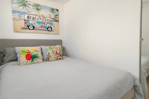 2 chambres, fer et planche à repasser, Wi-Fi gratuit, draps fournis