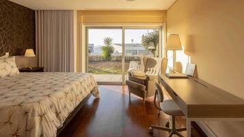 4 habitaciones, tabla de planchar con plancha, wifi y ropa de cama