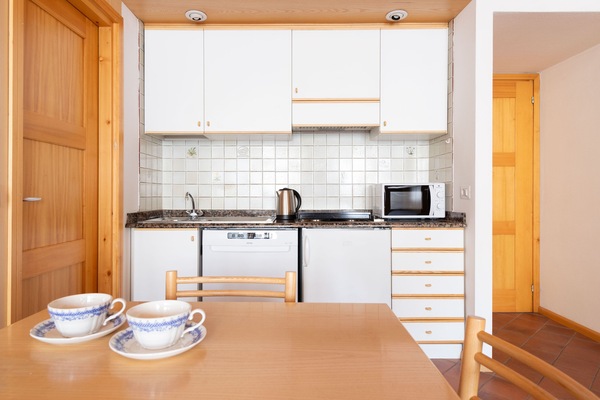 Apartment (1 Bedroom) | Private kitchenette | Microwave, highchair