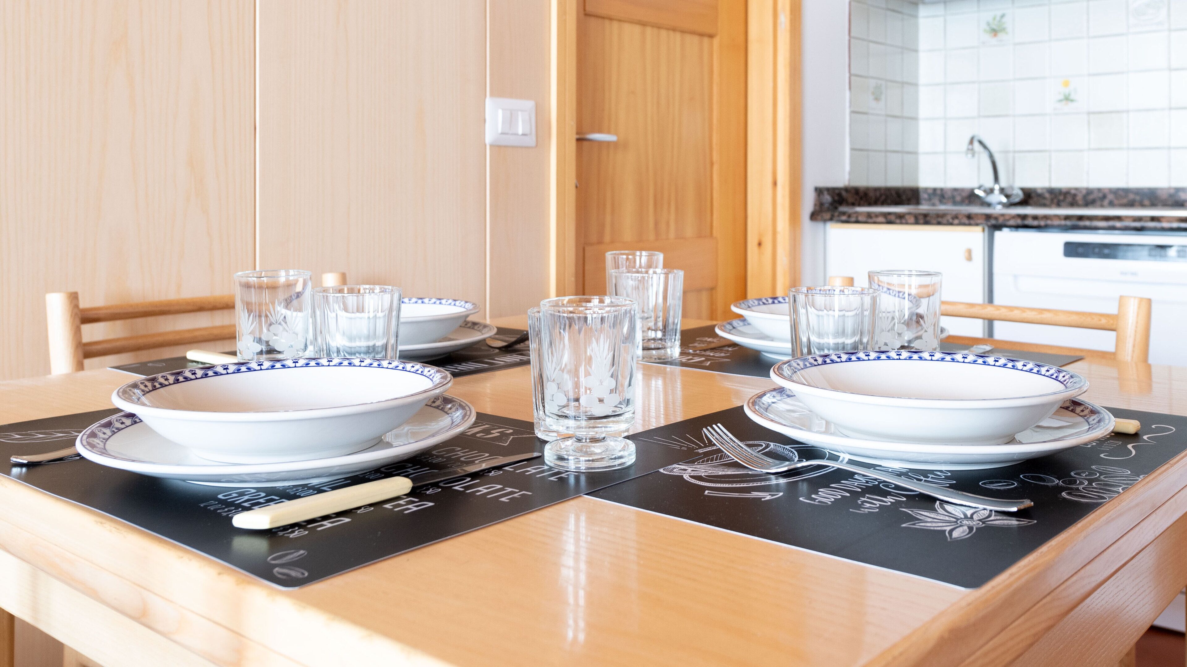 Appartement (1 Bedroom) | Salle à manger