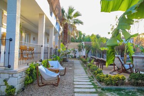 Garden - Londia Alaçatı (Cesme)
