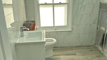 Apartment | Bathroom | Shower, hair dryer, towels