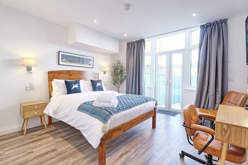 Coastal Nest - Premium flat,3 Minutes to the Beach