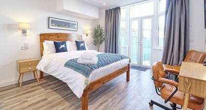 Coastal Nest - Premium flat,3 Minutes to the Beach