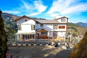 Front of property - The Crosswoods Three (Kosiyakutoli)