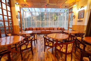 Restaurant - The Crosswoods Three (Kosiyakutoli)