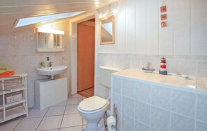 Bathroom - Ferienwohnung Waren (Müritz) (Waren (Müritz))