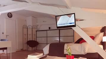 Room, 1 Queen Bed, Non Smoking, Garden Area | Desk, laptop workspace, free WiFi