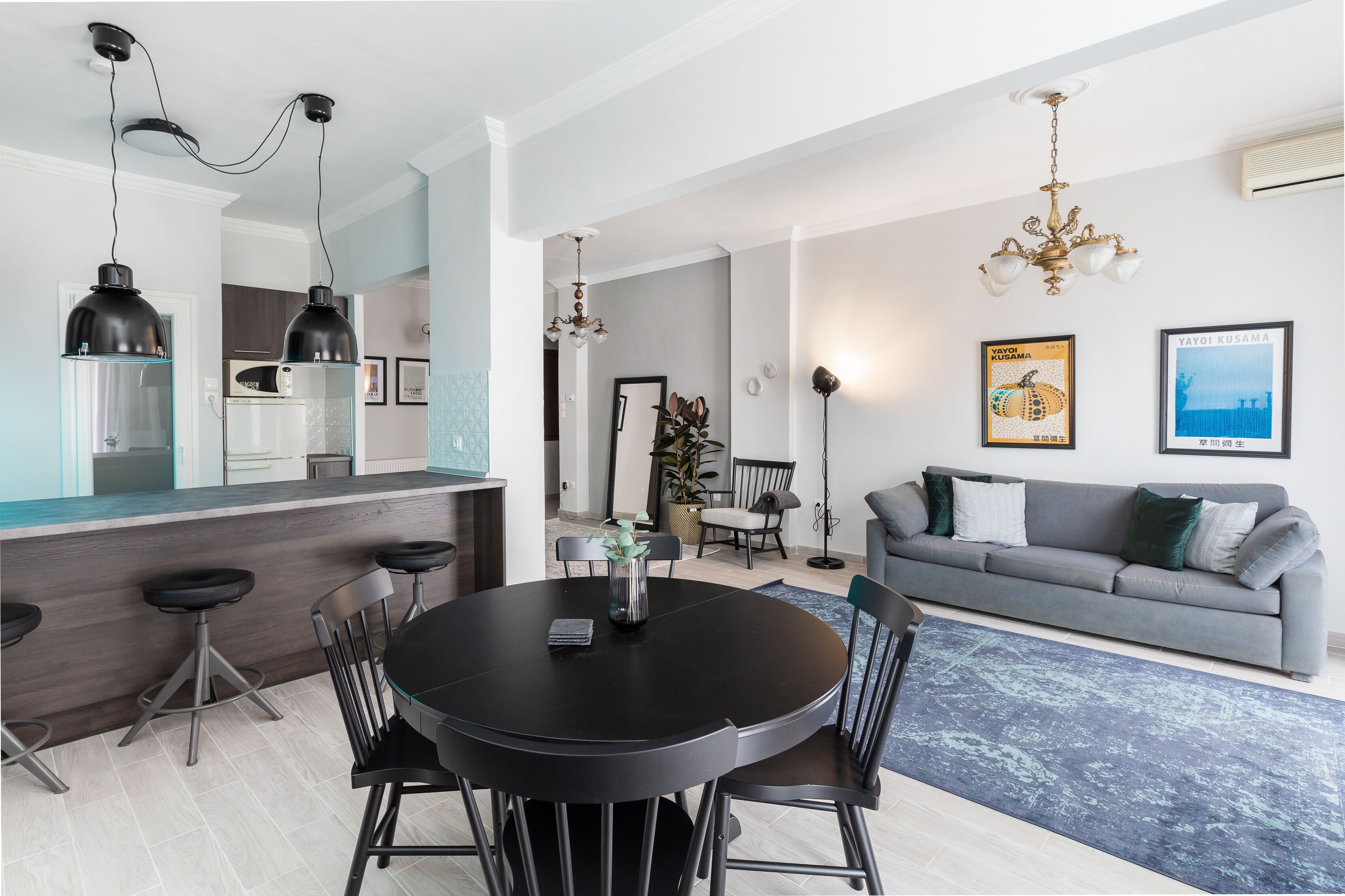   城市公寓, 2 间卧室 | 起居区 | 40-英寸智能电视（配备有线频道）