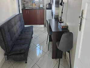 Suíte estúdio | Escrivaninha, espaço de trabalho para notebook, Wi-Fi de cortesia