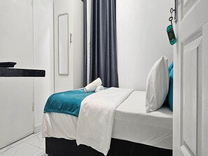 Basic-Zimmer | Schreibtisch, laptopgeeigneter Arbeitsplatz, kostenloses WLAN