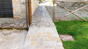 Property grounds - Casa Faraona, Gaiole in Chianti, Siena and Chianti (Gaiole in Chianti)