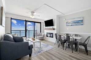 Smart TV, fireplace - Renovated Oceanfront Condo that sleeps 6 with dishwasher in Myrtle Beach (Myrtle Beach)