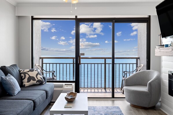 Smart TV, fireplace - Renovated Oceanfront Condo that sleeps 6 with dishwasher in Myrtle Beach (Myrtle Beach)