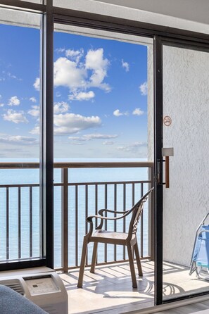 Interior - Renovated Oceanfront Condo that sleeps 6 with dishwasher in Myrtle Beach (Myrtle Beach)