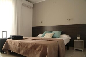 Panoramic-Doppelzimmer, Terrasse | Schreibtisch, kostenloses WLAN