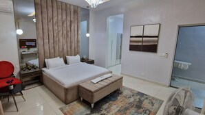 House - Luxury 3-bed House in Gated Estate With Pool Lekki (Lekki)