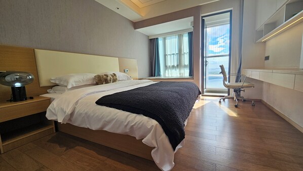 Design Apartment, 1 Bedroom, Non Smoking, Private Bathroom | 1 bedroom, premium bedding, memory foam beds, minibar - RHO HOTEL (Shenzhen)