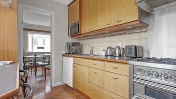 Fridge, microwave, oven, dishwasher