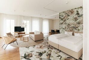 Suite familiar | Minibar, caja de seguridad en la habitación y escritorio 