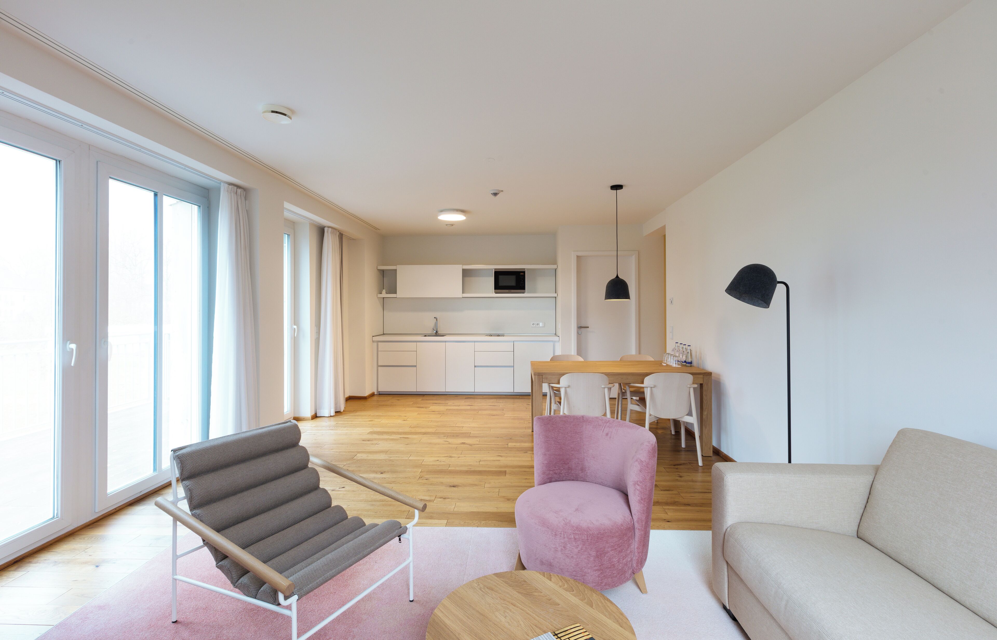 Suite | Living area | 32-inch flat-screen TV with cable channels