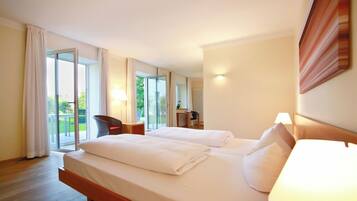 Comfort-Doppelzimmer | Minibar, Zimmersafe, Schreibtisch, laptopgeeigneter Arbeitsplatz