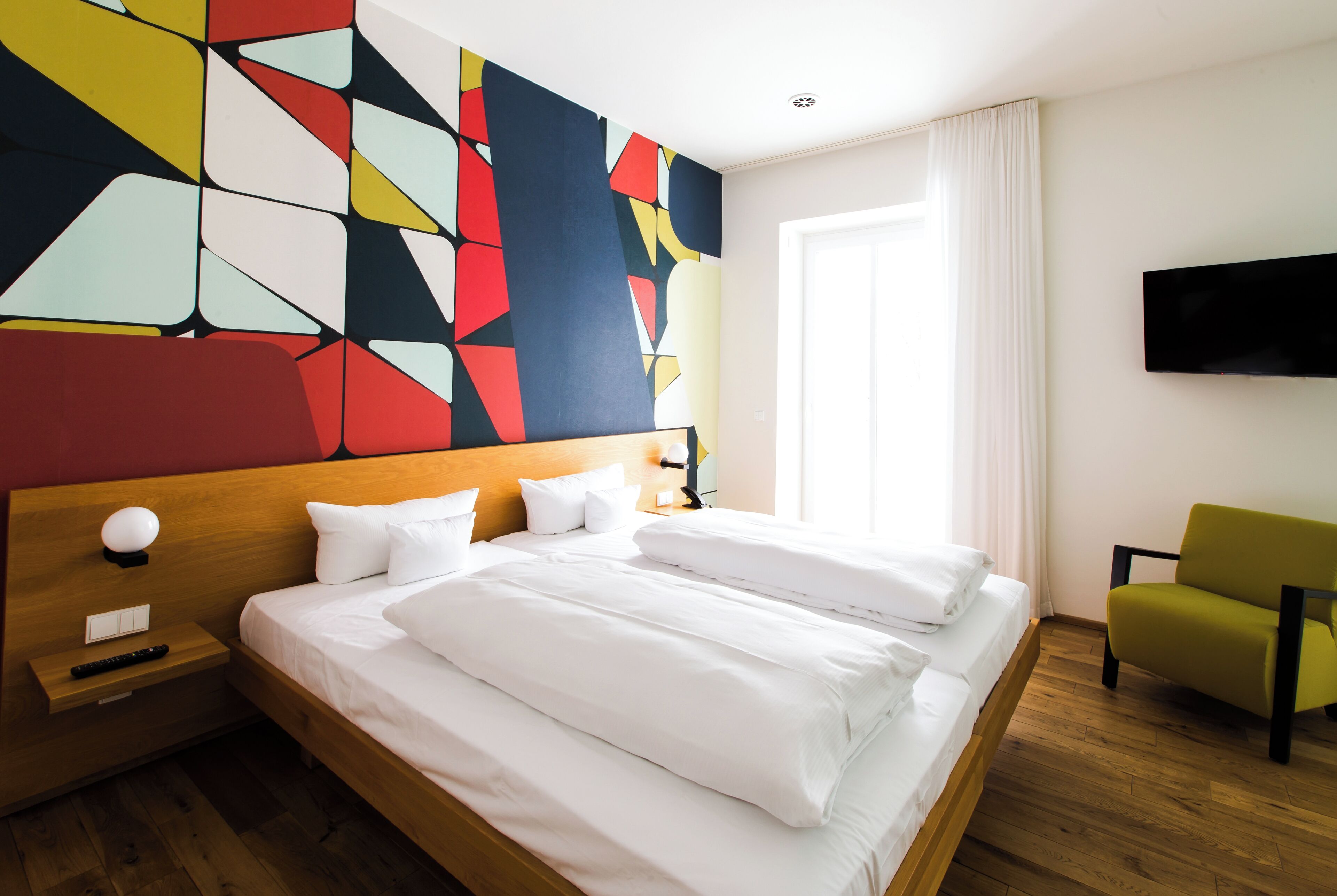 Suite familiare | Minibar, una cassaforte in camera, una scrivania, postazione laptop