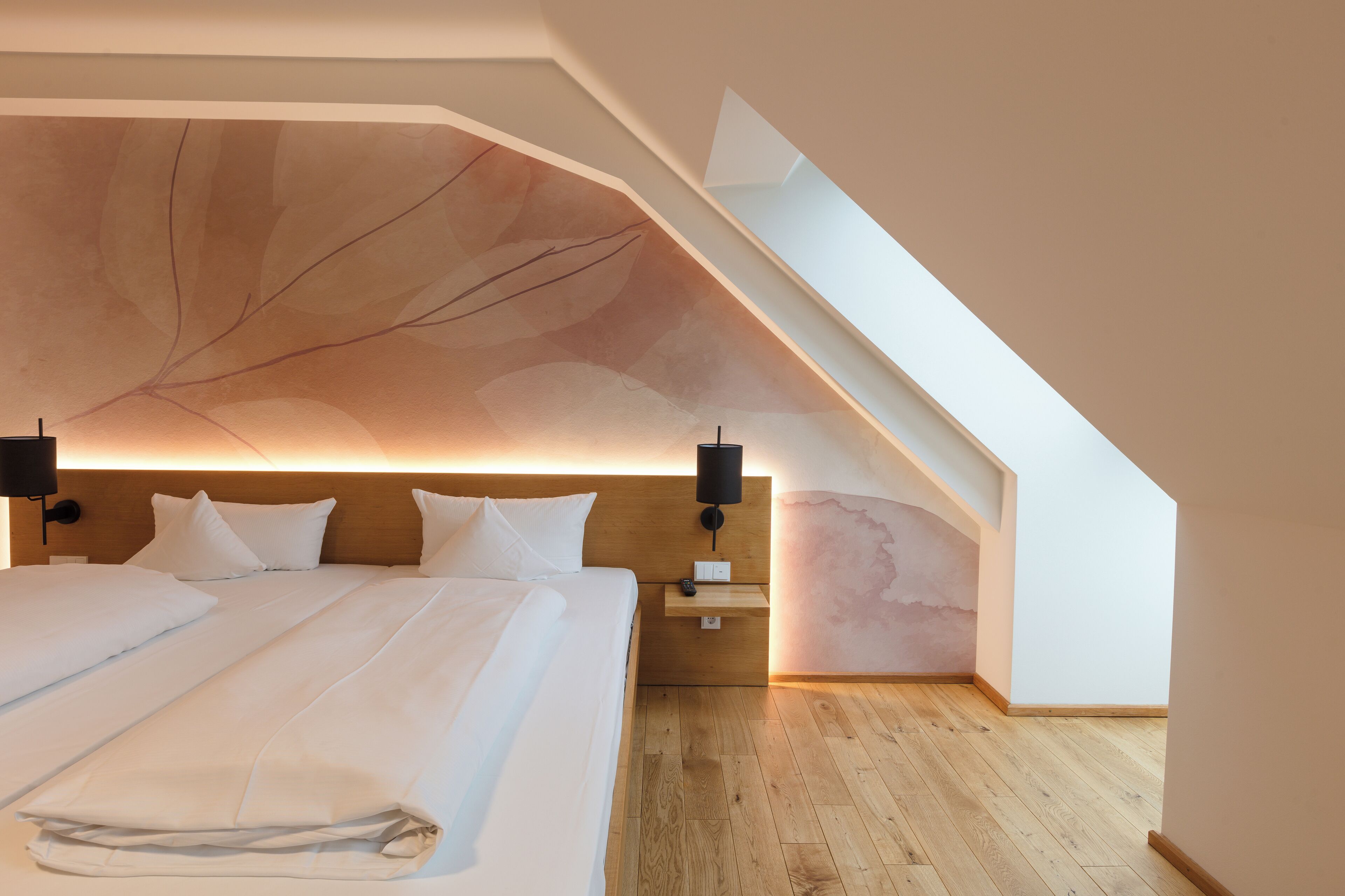 套房 | 迷你吧、客房內保險箱、書桌、筆電工作空間