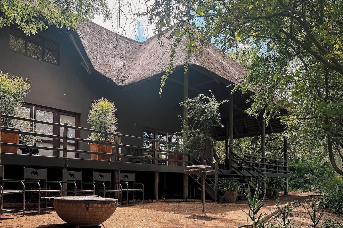 2 bedrooms, in-room safe, individually furnished, desk