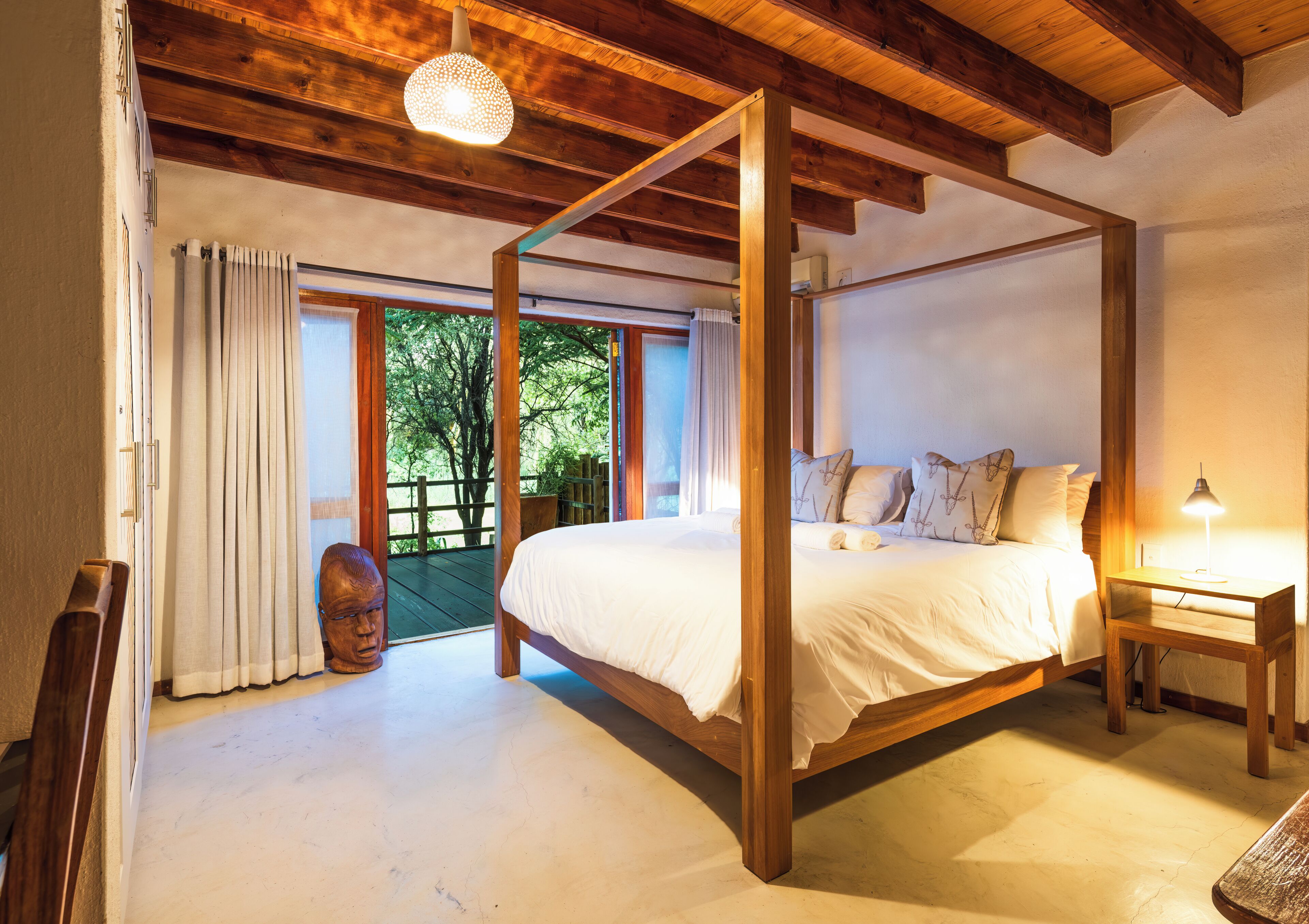 Biệt thự dành cho gia đình | Phòng tắm | Bồn tắm và buồng tắm vòi sen riêng, máy sấy tóc, khăn tắm, xà phòng 