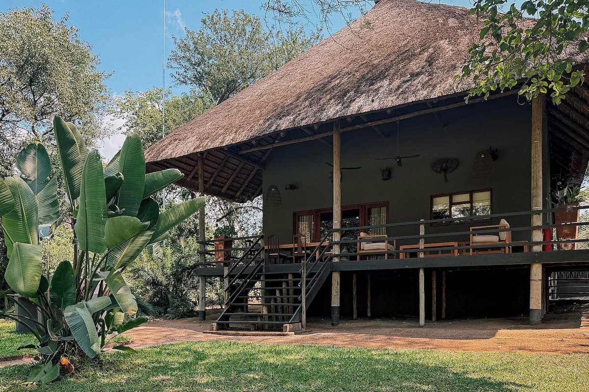 2 bedrooms, in-room safe, individually furnished, desk