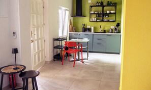 Fridge, stovetop, dishwasher, coffee/tea maker