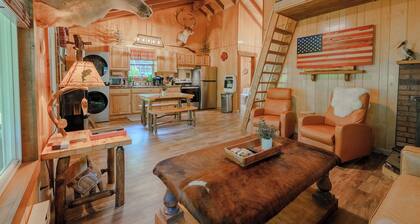 2Q Cabin near Leesville Lake ~Pets welcome~