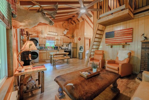 2Q Cabin near Leesville Lake ~Pets welcome~