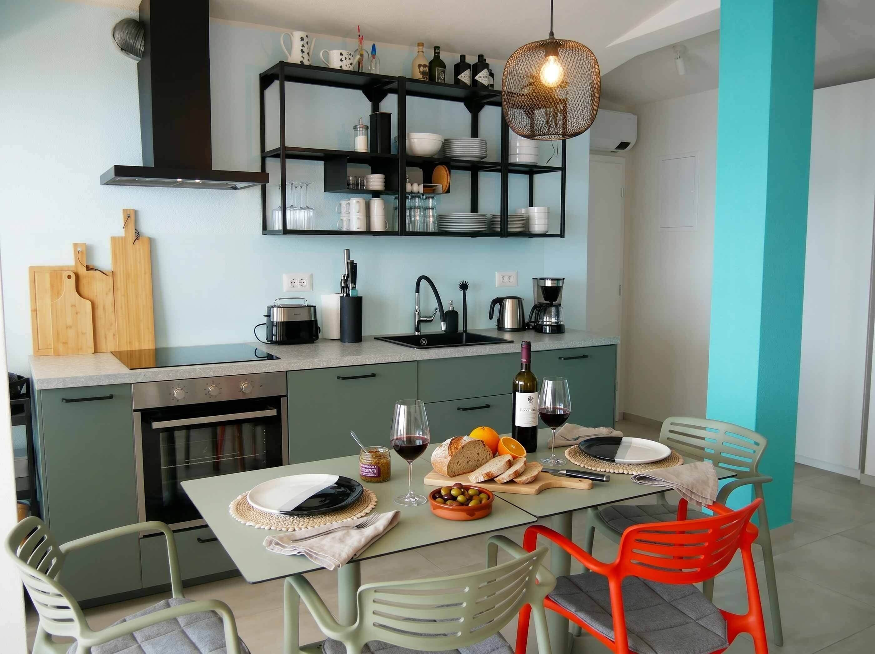 Fridge, oven, stovetop, dishwasher