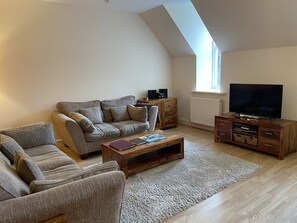 TV, ping pong - Two bedroom 3rd floor apartment at The Highland Club with sofa bed for 6 people (Fort Augustus)