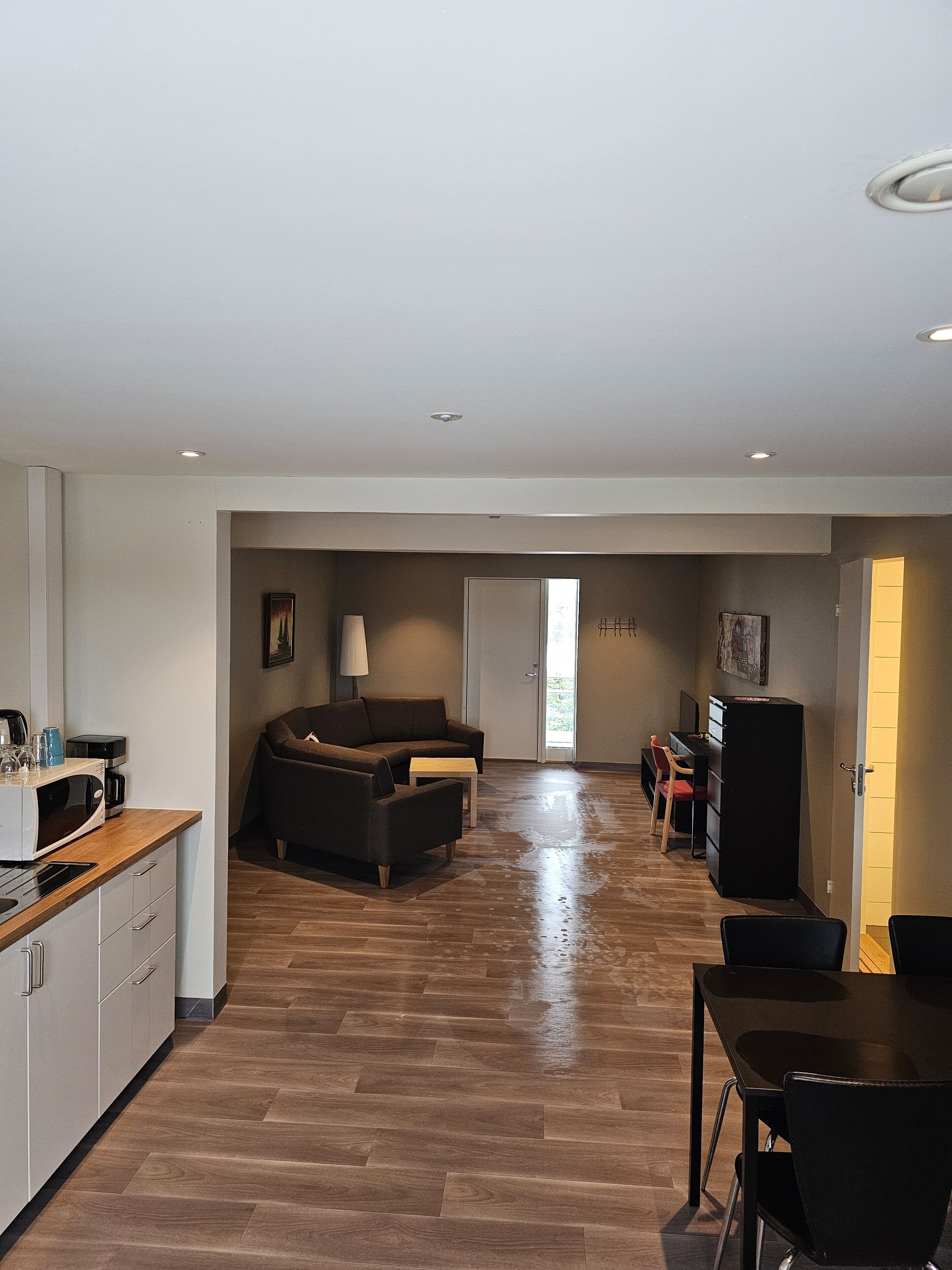 Condo, vista al patio | Cocina privada | Refrigerador y microondas 