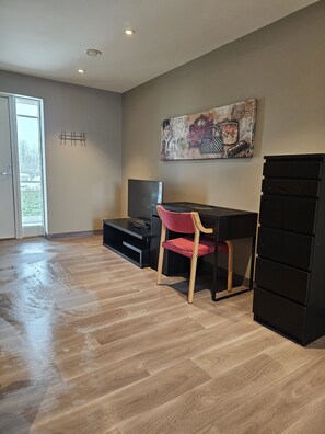 Condo, Courtyard View | Living area | Smart TV - Solvoll (Tønsberg)