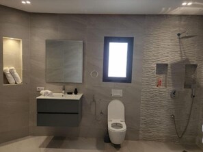 Family Villa, 3 Bedrooms, Garden View | Bathroom | Shower, bidet, towels, shampoo - Marrakech Villa Du Golfeur (Marrakech)