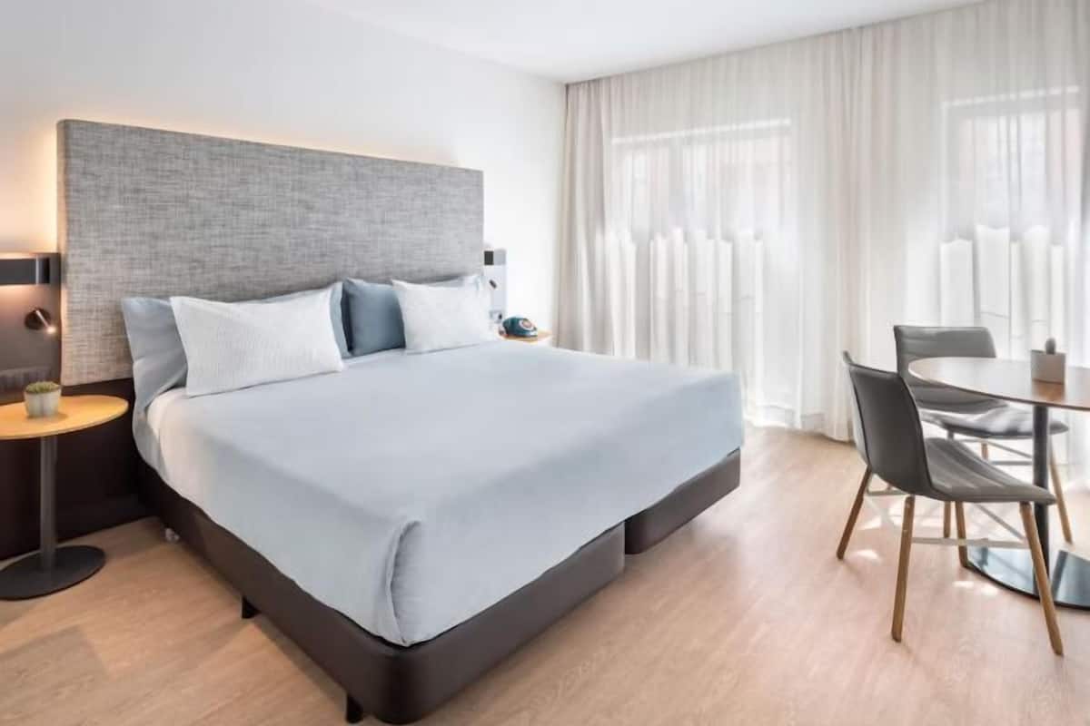 1 bedroom, desk, soundproofing, free WiFi