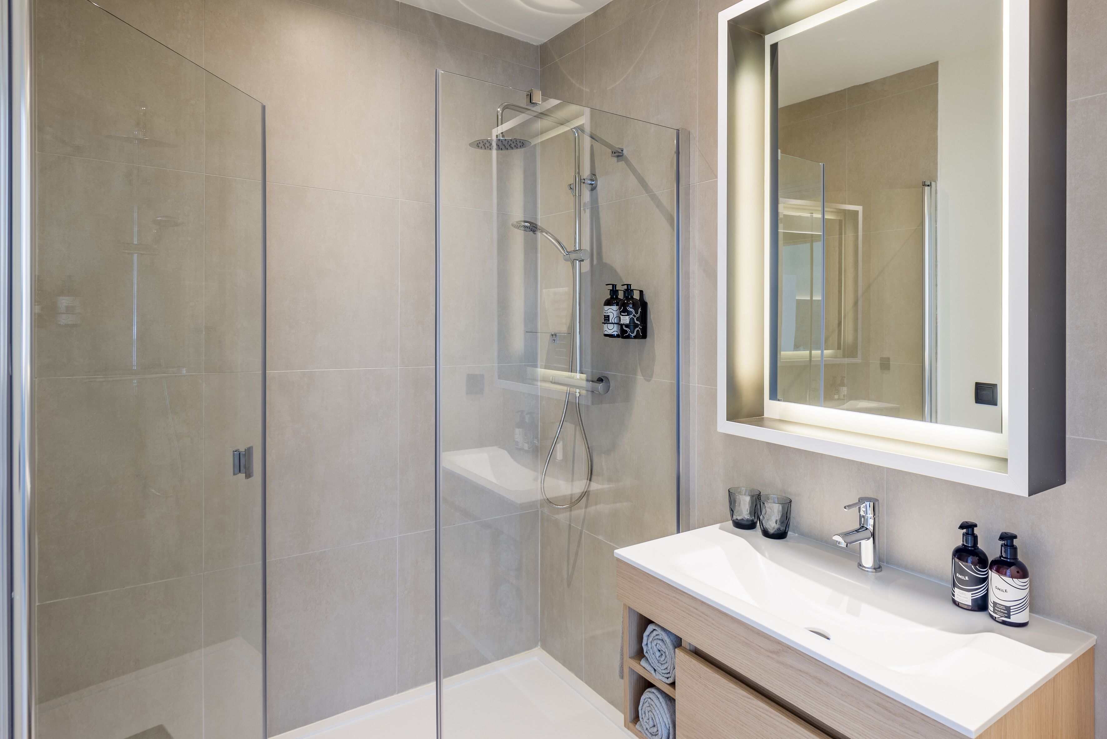 The Loft with Terrace Connecting Rooms (2+4) | Baño | Artículos de higiene personal gratuitos, secador de pelo y toallas
