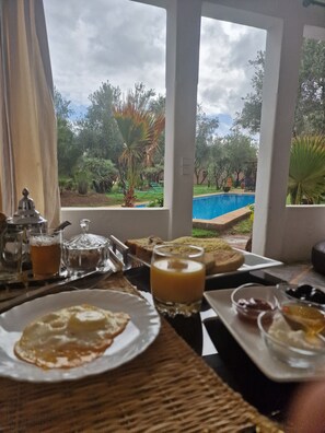 Colazione a pagamento, servita tutte le mattine 