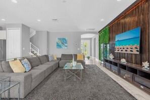 TV - Upstay: Sonoma Resort Home w Patio & BBQ—Sleeps 26 (Kissimmee)